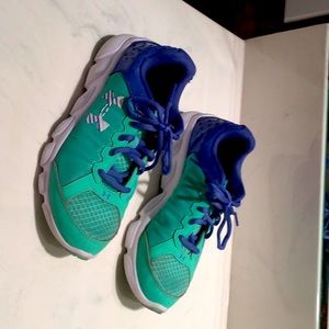 Under Armour Assert 6 athletic shoe girls size 4.5